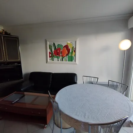 T2 Vue 48m2 Terrasse Parking Piscine Апартаменты *